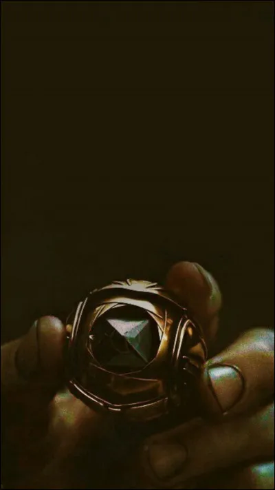 Avec la Pierre de Résurrection, qui Harry fait-il apparaître ?