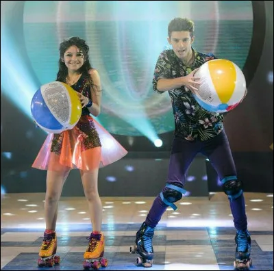 Dans quelle série la pratique du patin à roulettes est-elle emblématique ?