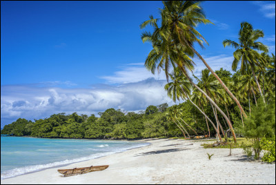 Ces îles de Vanuatu forment un archipel situé :