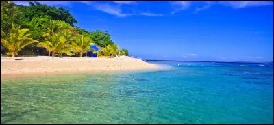 La plus grande île de cet archipel est :