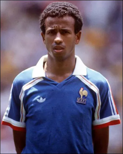 Ce footballeur a joué comme défenseur aux Girondins de Bordeaux puis à l'Olympique de Marseille et en équipe de France entre 1980 et 1988 : c'est ... Tigana