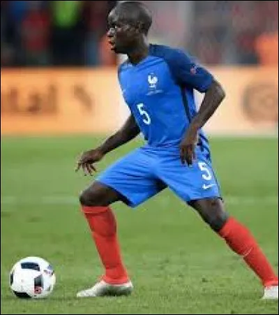 Qui est le joueur de football le plus petit ?