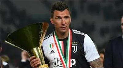 Qui est ce joueur de foot ?