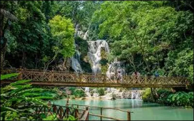 Le Laos obtient son indépendance en :