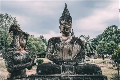 Le nombre d'habitants du Laos est d'environ de :