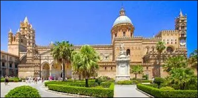 Dans quelle ville de Sicile, la cath&eacute;drale de style arabo-normand, d&eacute;di&eacute;e &agrave; Notre-Dame de l'Assomption se trouve-t-elle ?