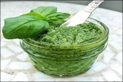 Lequel de ces éléments ne fait pas partie de la recette originale du pesto ?
