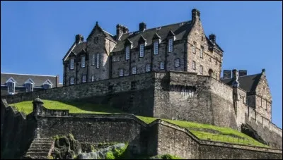 Quel lieu ou monument n'est pas &agrave; Edimbourg ?