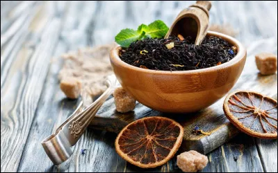 En Chine, le thé noir est aussi appelé...