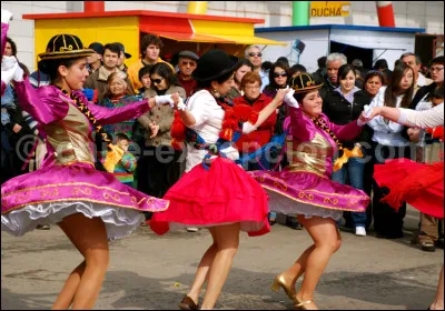 Comment s'appelle la danse folklorique espagnole ?