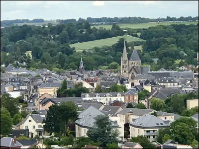 Ville de 16 000 habitants du département de la Seine-Maritime, située dans la vallée de la Lézarde, née d'une abbaye bénédictine de femmes fondée au VIIe siècle, aujourd'hui englobée dans l'agglomération du Havre :