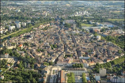Ville de 38 000 habitants du département de la Drôme, située dans la vallée du Rhône :
