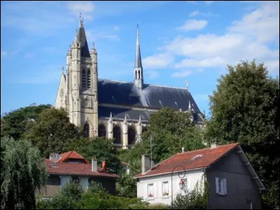 Ville de 20 000 habitants du Val-d'Oise, située sur une butte dominant la plaine de France :