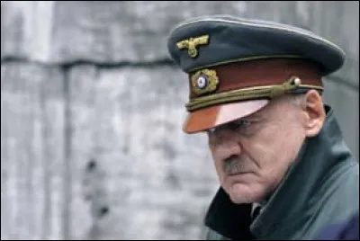 Dans quel film d'Oliver Hirschbiegel, raconte-t-on les derniers jours du Troisième Reich, et où Hitler est dépeint comme un homme de cur ?
