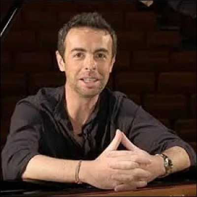 Comment s'appelle le professeur de répétitions et direction musical ?