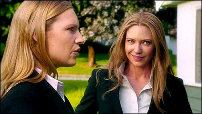 Qui se fait passer pour Olivia dans le monde réel ?