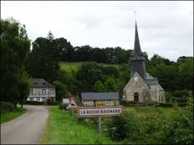 Nous sommes en Normandie à l'entrée de La Roque-Baignard. Commune de l'arrondissement de Lisieux, elle se situe dans le département ...
