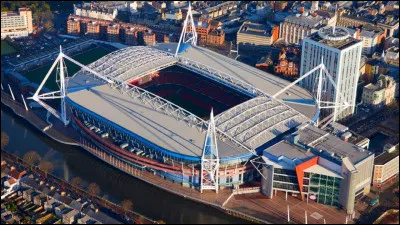 Si on assiste à un match au Millenium Stadium, dans quel pays se trouve-t-on ?