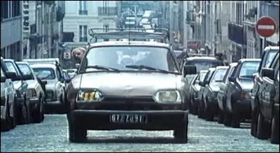 Quelle est la panne de la GSA de Michel Berthier (Gérard Jugnot) en sortant de la fourrière dans "Une Époque formidable" ?