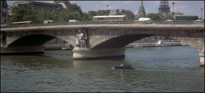 Dans quel film avec Louis De Funes une DS plonge-t-elle dans la Seine ?