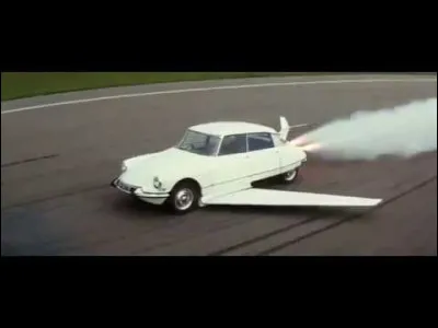 Dans quel film Fantômas roule-t-il en DS volante ?