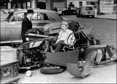 Quelle est la phrase culte d'Antoine Maréchal (Bourvil) lorsque sa 2cv est détruite dans "Le Corniaud" ?