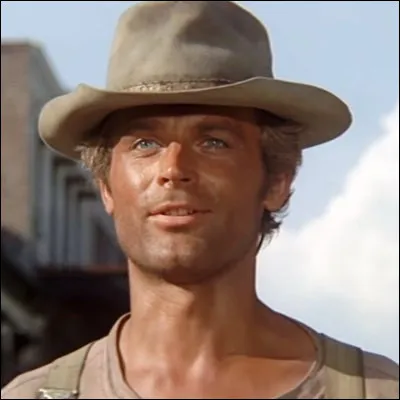 Quel acteur italien est c&eacute;l&egrave;bre pour ses films en duo avec Terence Hill ?