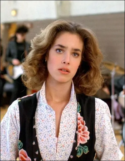 Comment se nomme la copine de Marty ?