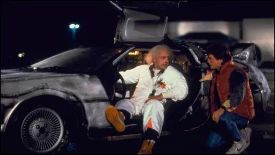À quelle vitesse doit aller la DeLorean pour voyager dans le temps (en miles par heure) ?