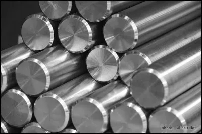 La température de fusion du titane est-elle très élevée ou très inférieure à 0 °C ?