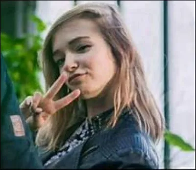 Quel est cette youtubeuse ?