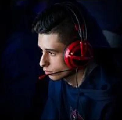 Quel est ce youtubeur ?