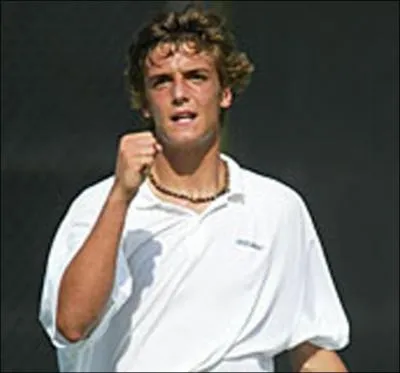 Entre ces trois personnages, lequel est un tennisman ?