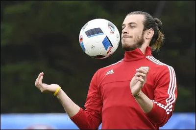 Quel est ce footballeur ?