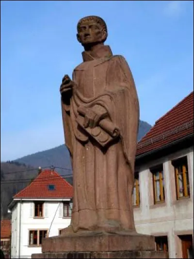 Egalement abbé de Saint-Denis, mais près de quatre siècles plus tôt, il a été conseiller et chapelain des rois carolingiens et a été chargé de missions diplomatiques par Pépin et Charlemagne. C'est ...