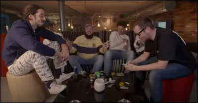 Dans le premier épisode de la saison 2, Lomepal et Senamo s'affrontent au "jokes de papa". Quelle est la réponse à cette blague plutôt rigolote de Senamo : M. et Mme Paslairsolidecesdeuxtours ont un fils, comment s'appelle-t-il ?