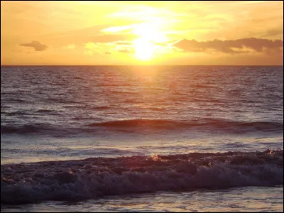 &Agrave; quel auteur, compositeur et interpr&egrave;te fran&ccedil;ais doit-on, en 1965, le titre "le Ciel, le Soleil et la Mer" ?