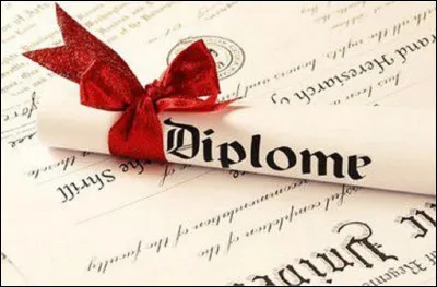 Quel diplôme a-t-il obtenu avec la mention très bien ?