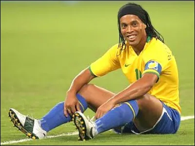 Champion du monde 2002, quel natif de Porto Alegre a révolutionné le football moderne avec des gestes plus insensés les uns que les autres ?