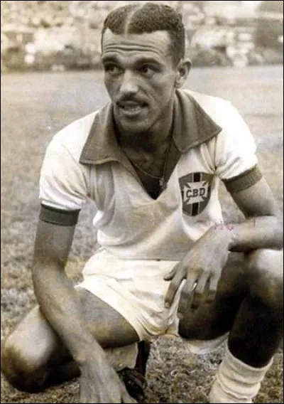 Quel milieu gaucher réputé pour sa technique remarquable et son toucher de balle soyeux, composait avec Zizinho et Ademir le "Trio Infernal" du Brésil en 1950 ?