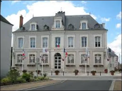 Nous sommes dans le Centre-Val-de-Loire, &agrave; Saint-Laurent-Nouan. Ville de la r&eacute;gion agricole de la Grande Sologne, elle se situe dans le d&eacute;partement ...