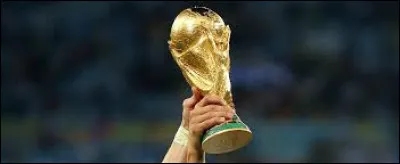 En quelle années, n'y aura-t-il plus de place pour écrire le nom du vainqueur de la Coupe du monde sur le trophée ?