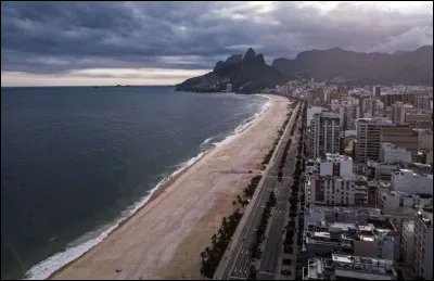 La plage d'Ipanema déserte, le 1er avril. Nommez cette seconde plus grande ville du Brésil.
Je vous remercie d'avoir partagé ce voyage avec moi.
Lâchez pas, cela va bien aller.