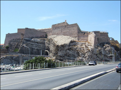 Quel célèbre roi de France a ordonné la construction du fort St Nicolas en 1660 pour "mater" l'esprit d'indépendance de la ville de Marseille ?