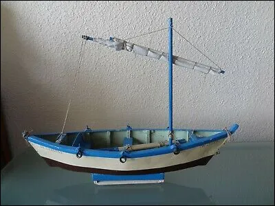 Comment appelle-t-on un petit bateau de pêche du côté du vieux port ?