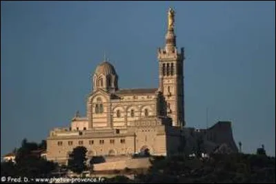 En quelle année a été inaugurée la pose de la Bonne Mère sur son piédestal ?