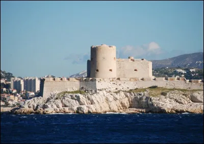 Quel célèbre personnage de fiction a été enfermé au château d'If ?