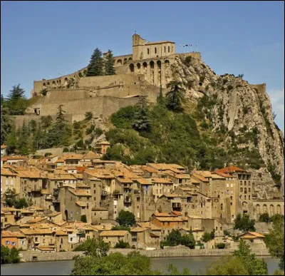 Comment s'appellent les habitants de la ville de Sisteron ?