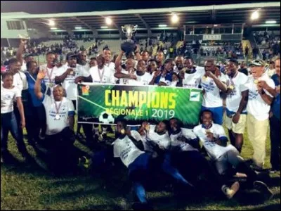 Quelle équipe de football a marqué l'histoire de Marie-Galante en remportant le titre de champion de la Guadeloupe (en R1) ?