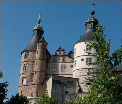 Ville de 25 000 habitants du département du Doubs, située à l'entrée de la trouée de Belfort, au coeur d'une agglomération de 130 000 habitants et d'une importante région industrielle :